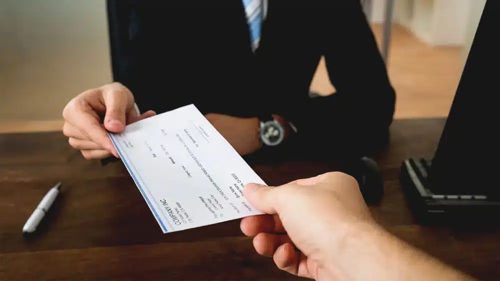 تفاوت انواع چک صیادی با چک های عادی در چیست؟ 2 تفاوت انواع چک صیادی با چک های عادی در چیست؟ تفاوت انواع چک صیادی با چک های عادی